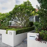 Home Away From Home - 3 Bedroom House Sleeps 6 - Parking