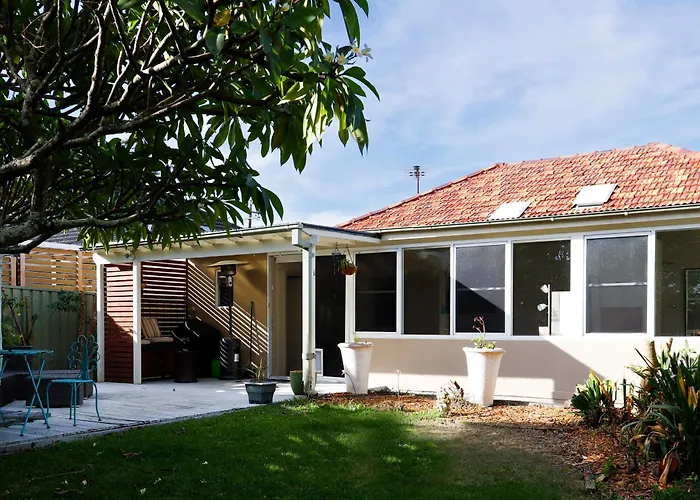 Home Away From Home - 3 Bedroom House Sleeps 6 - Parking